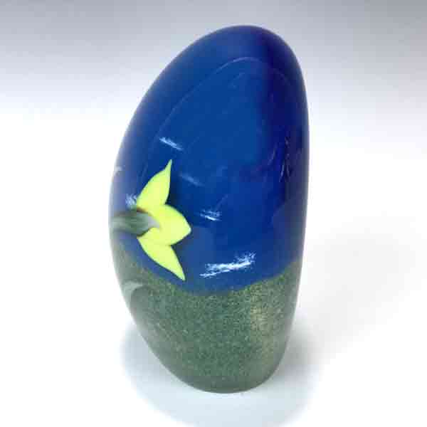 Daffodil Freeform Paperweight by Chris Sherwin - Image 6